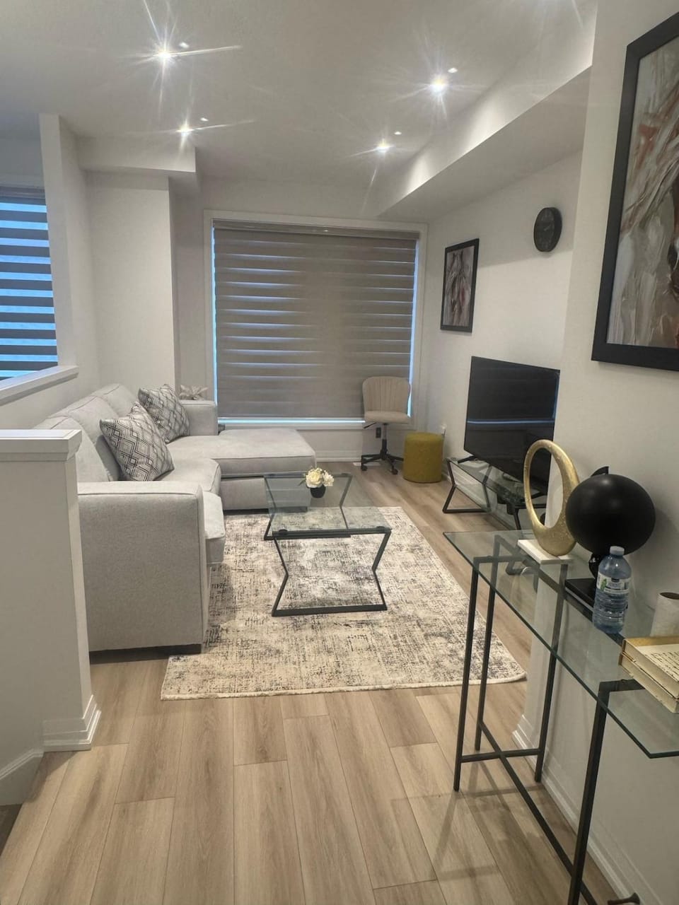 Modern 3BR FriendlyTown Home Apartment in Brant