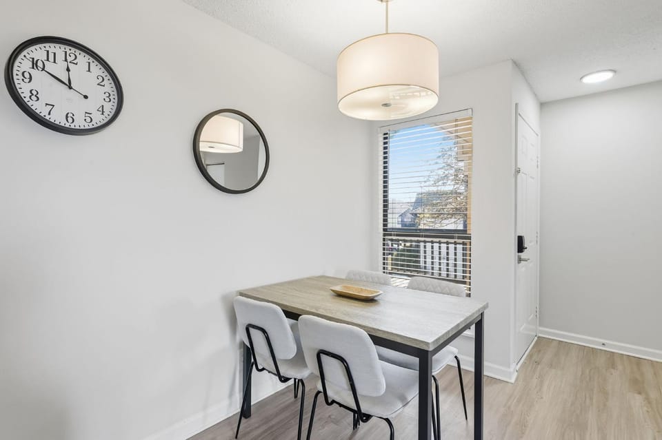 Modern Comfort at The Taylor Apartment in Jeffersontown