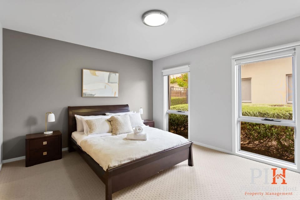 Townhouse with Shared Pool in Cowes House in Cowes