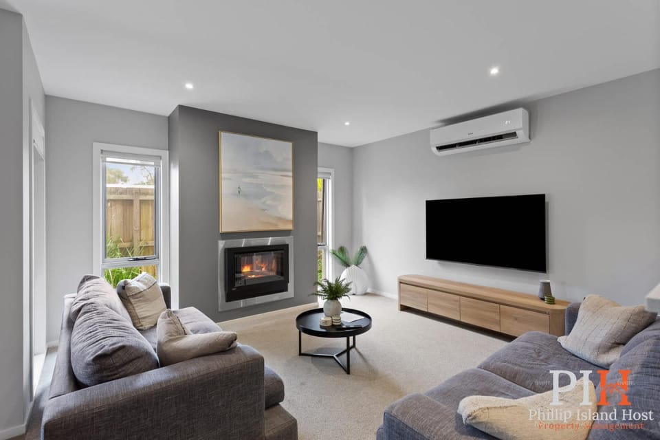 Townhouse with Shared Pool in Cowes House in Cowes