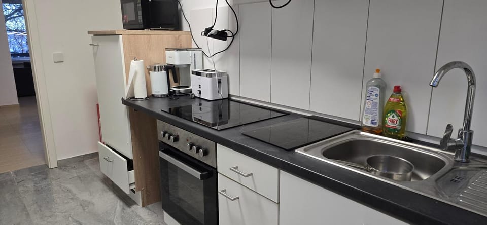 Kitchen or kitchenette, kitchen, kitchen
