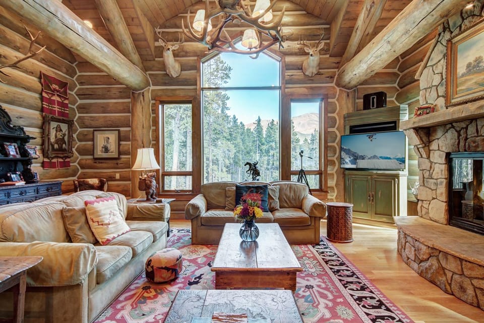 Experience luxury at Bear Lodge, a spacious 6 bedroom retreat in Breckenridge House in Blue River