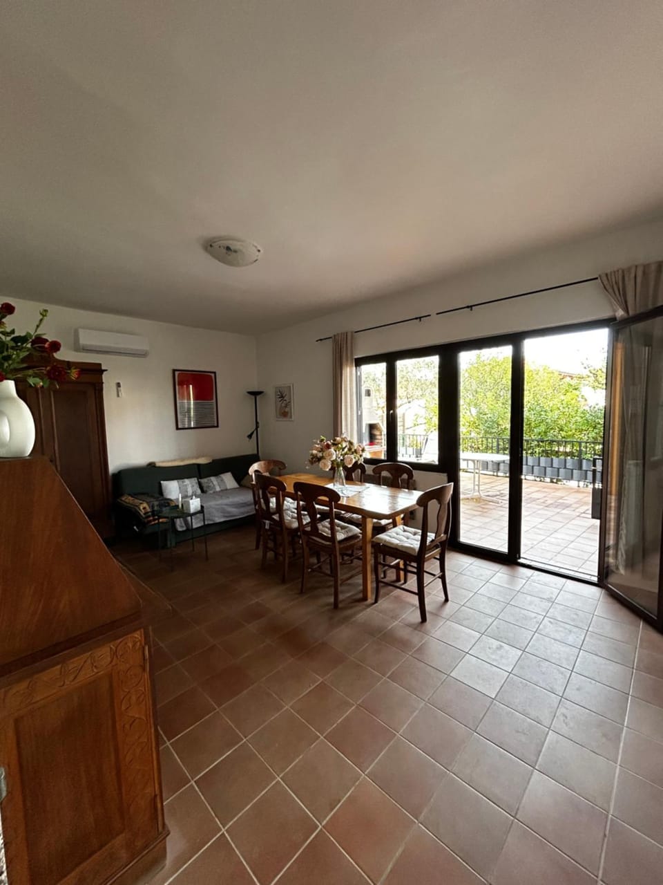 Living room, Seating area, Dining area