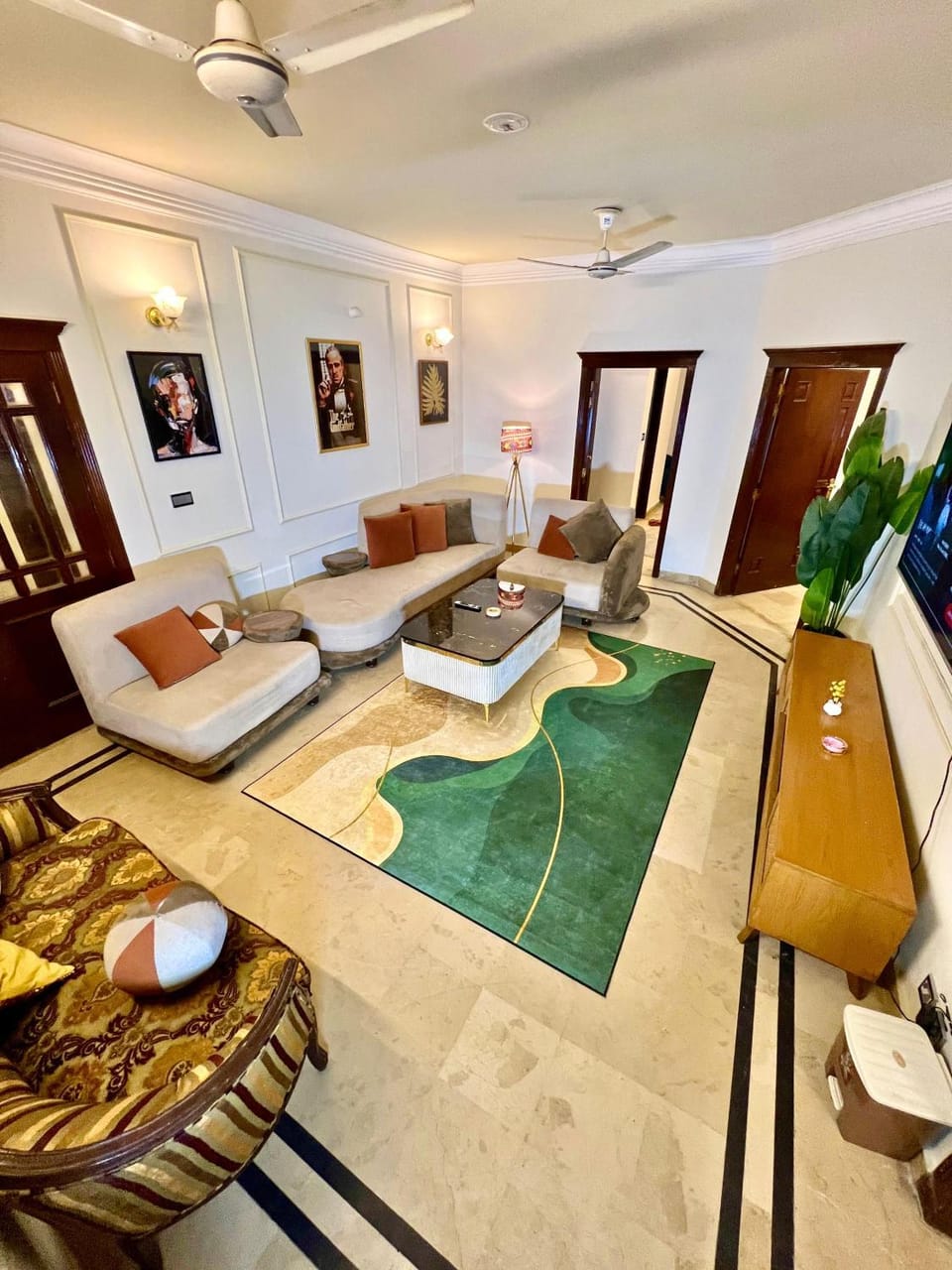 Communal lounge/ TV room
