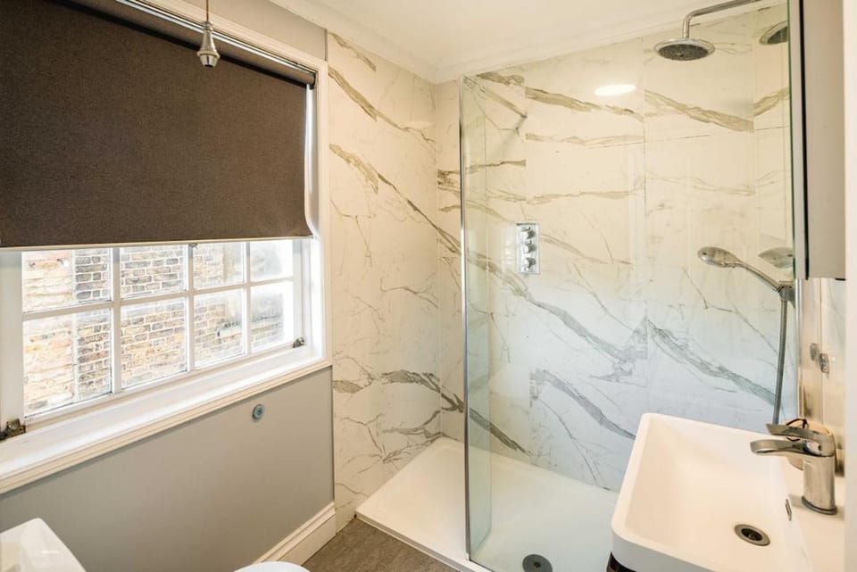 Spacious 4BR Paddington House Up To 12 Guests Apartment in City of Westminster