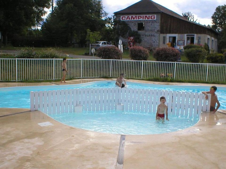 Chalet 4 pers avec Terrasse à Capvern - API-1-52-1745 Campground/ 
RV Resort in Occitanie