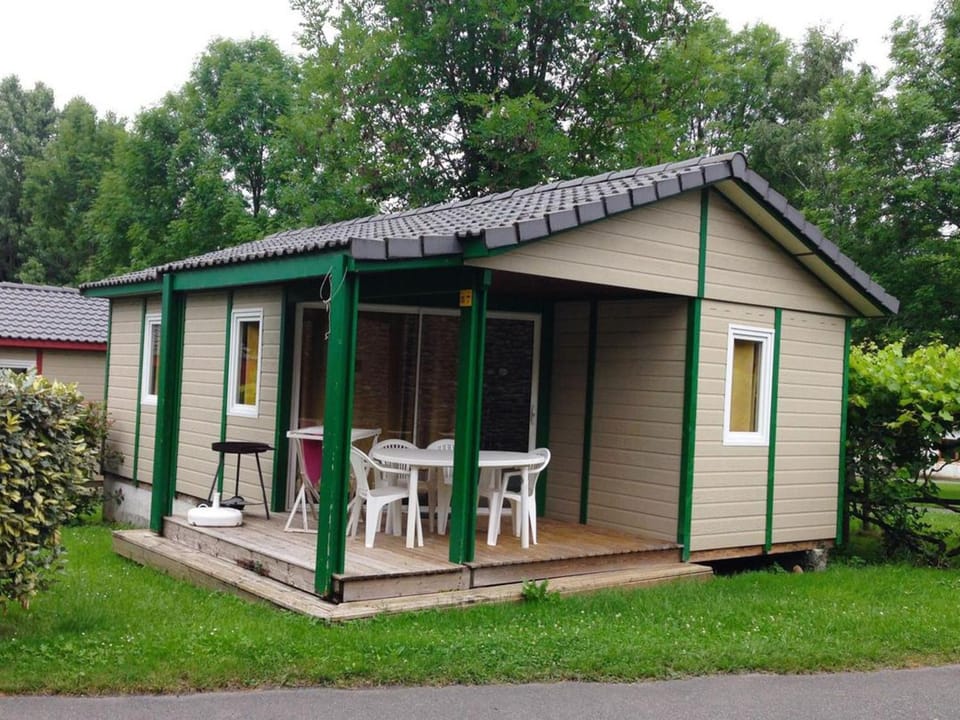 Chalet 4 pers avec Terrasse à Capvern - API-1-52-1745 Campground/ 
RV Resort in Occitanie