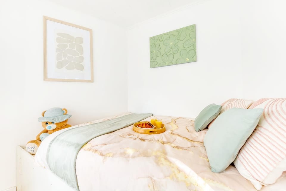 Bed, Bedroom, flat iron, heating, storage