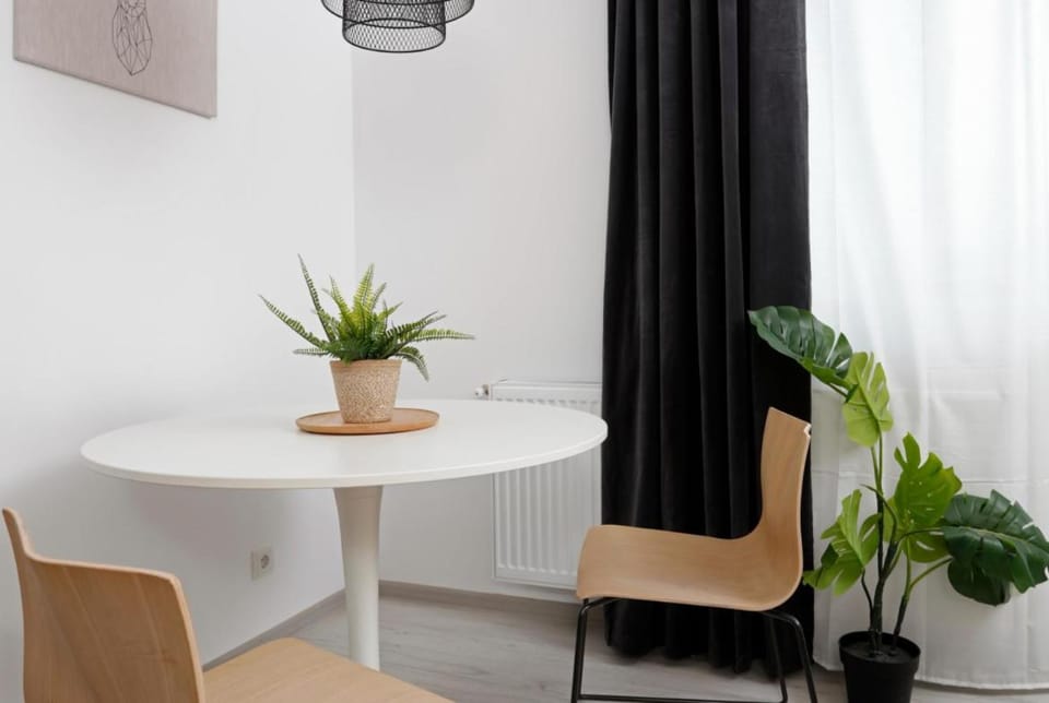 Living room, Seating area, Dining area, internet