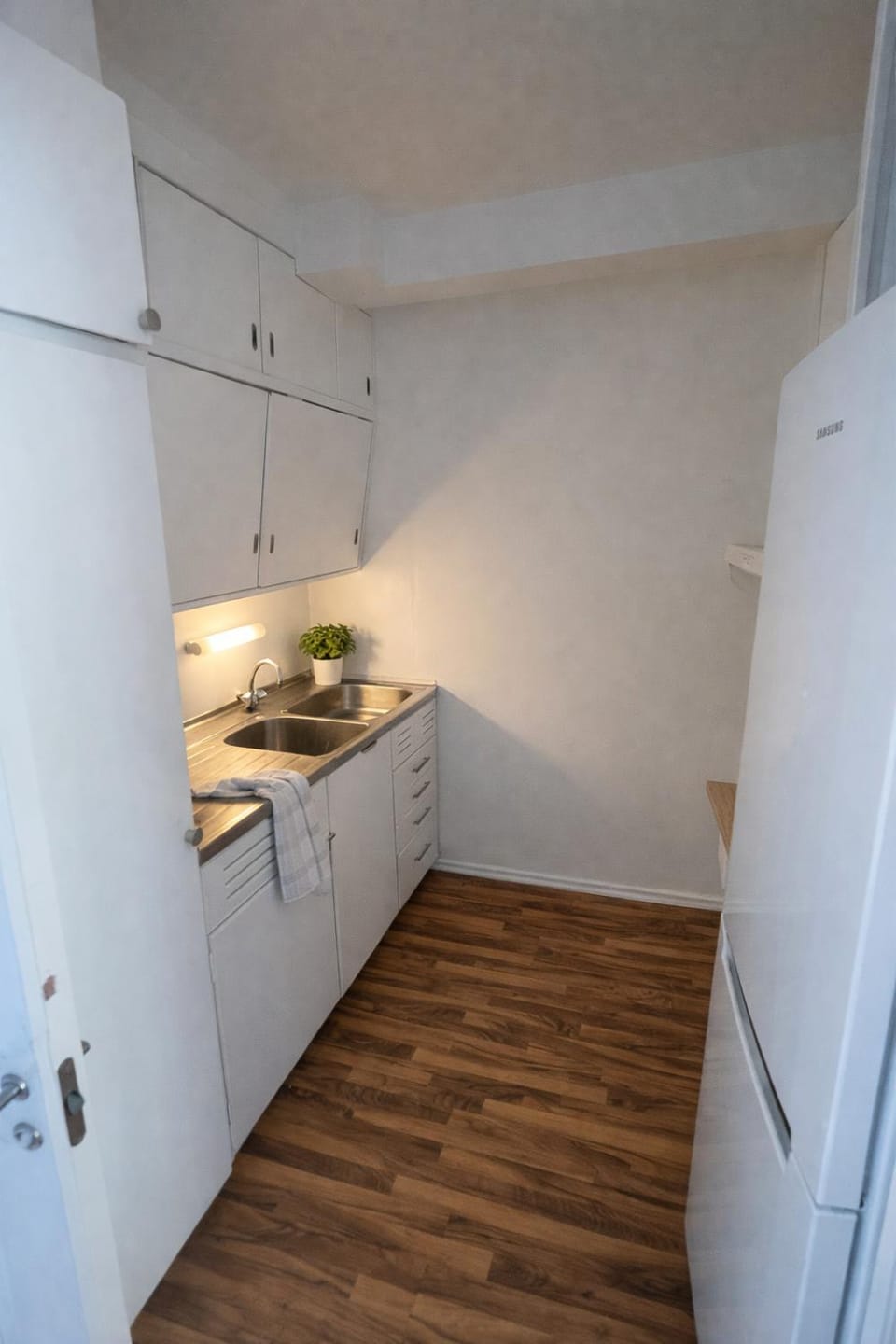 Kitchen or kitchenette, kitchen