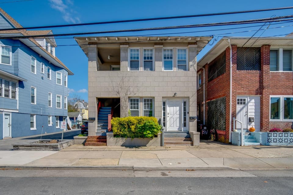 2 Blocks to Beach & Boardwalk: Ventnor City Escape Apartment in Ventnor City