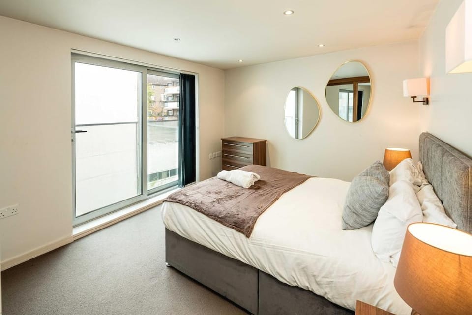 Swiss Cottage Retreat Sleeps 5 Regents Park Apartment in London Borough of Camden