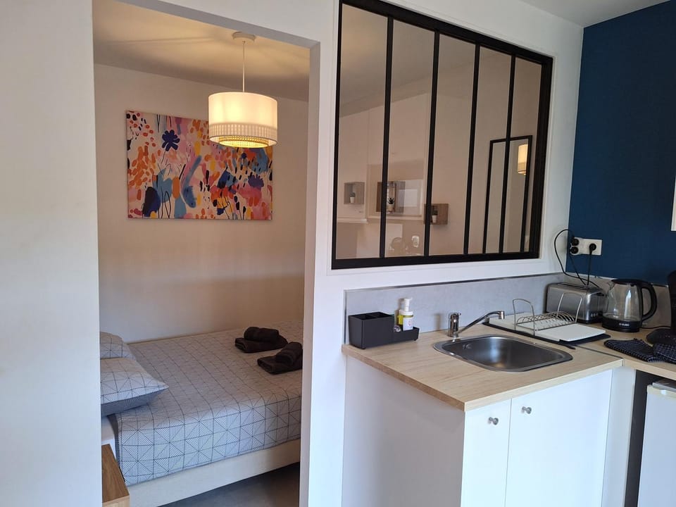 Bed, Coffee/tea facilities, Kitchen or kitchenette, Bedroom, internet, stove, toaster, towels