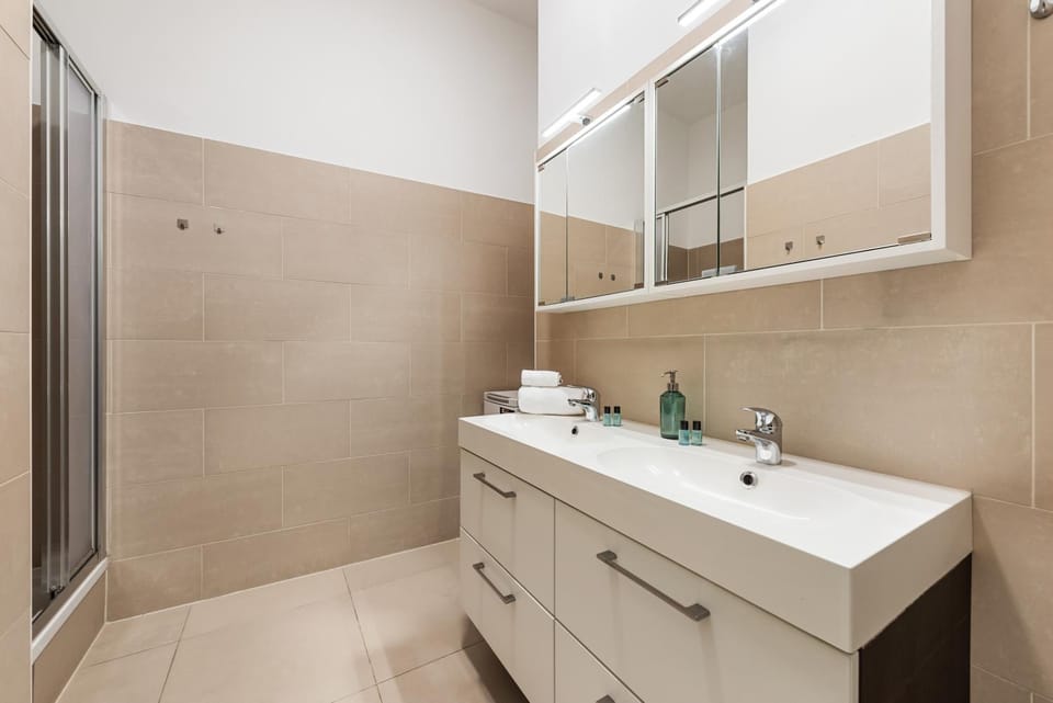 Shower, Bathroom, towels