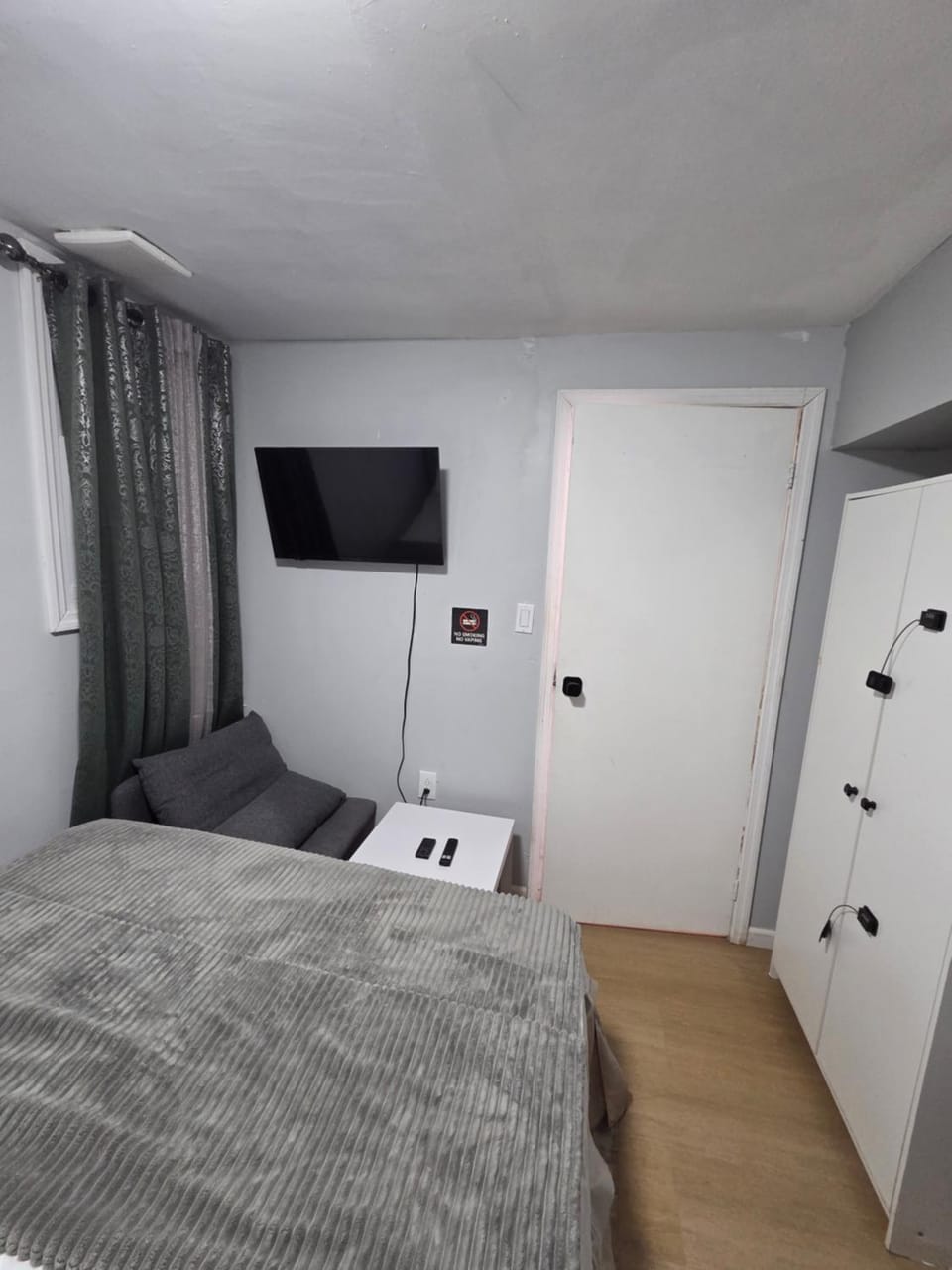 TV and multimedia, Photo of the whole room, wardrobe