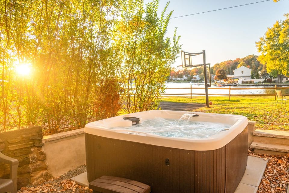 Game Room & Hot Tub: Family Gem on Lake Hopatcong House in Lake Hopatcong