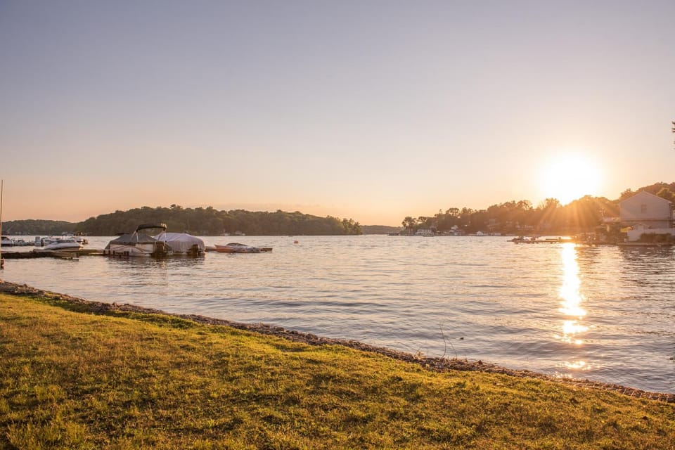 Family Summer Getaway w/ Hot Tub on Lake Hopatcong House in Lake Hopatcong