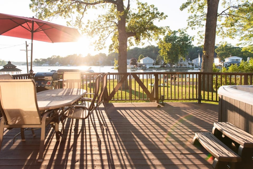 Family Summer Getaway w/ Hot Tub on Lake Hopatcong House in Lake Hopatcong