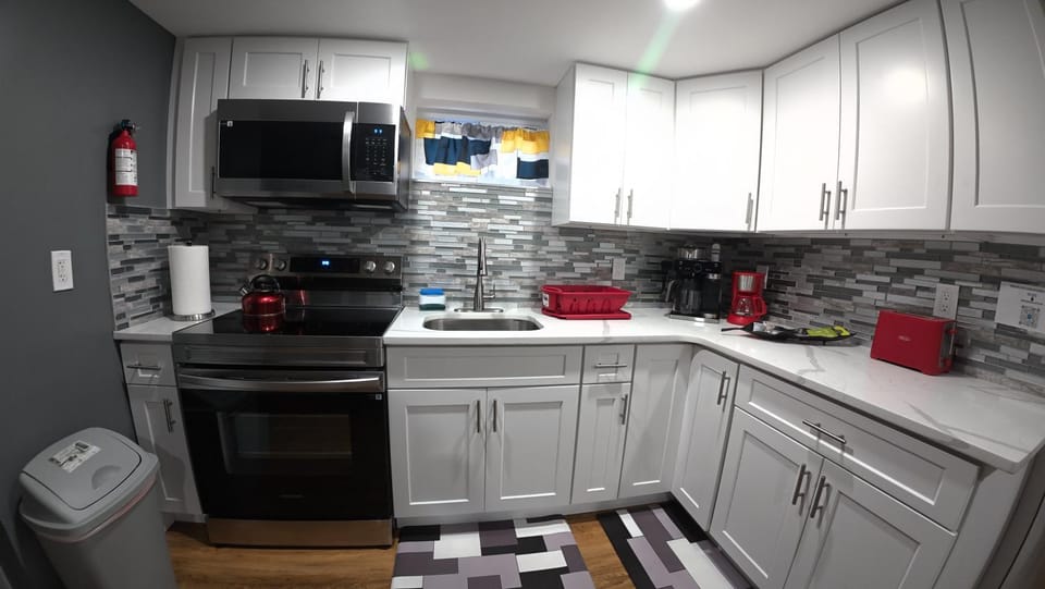 Kitchen or kitchenette, oven, stove