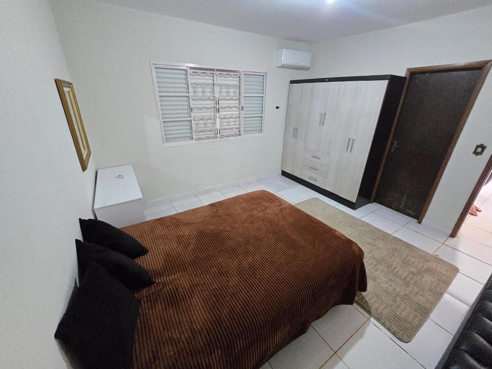 Casa ampla mobiliada com estacionamento para até 5 veículos House in State of Paraná