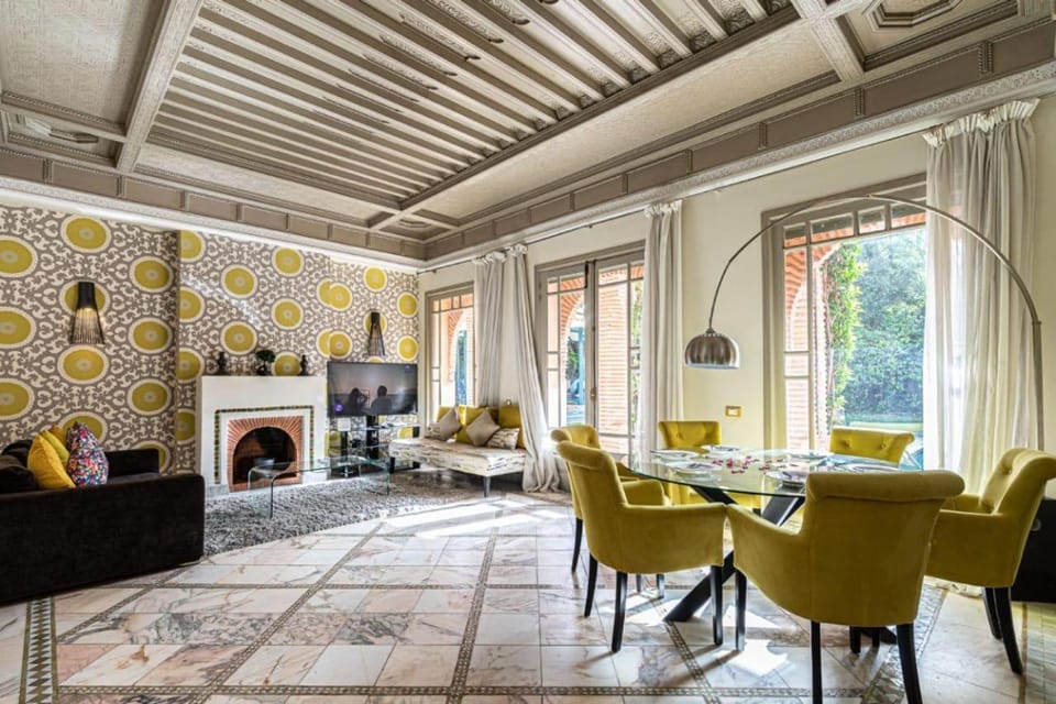 Living room, Seating area