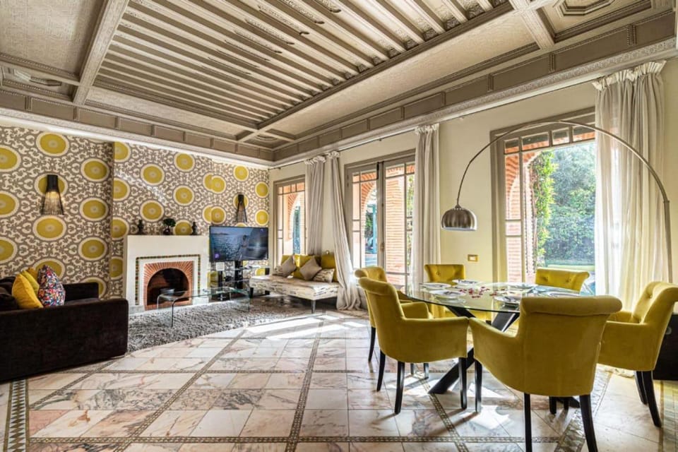 Living room, Seating area, Dining area