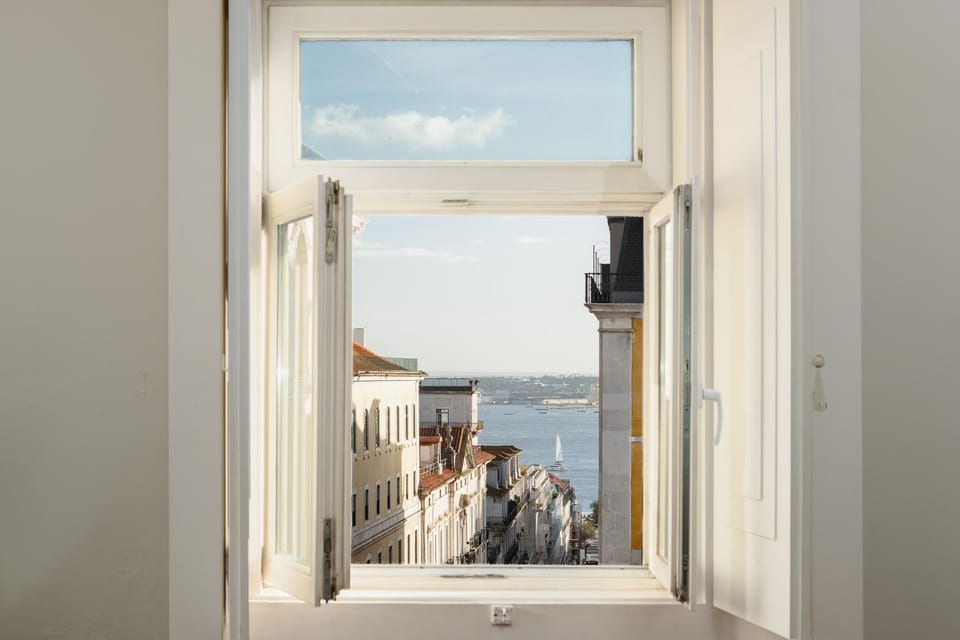 Luxurious Central Lisbon 4BR Apt, Sleeps 10 Apartment in Lisbon