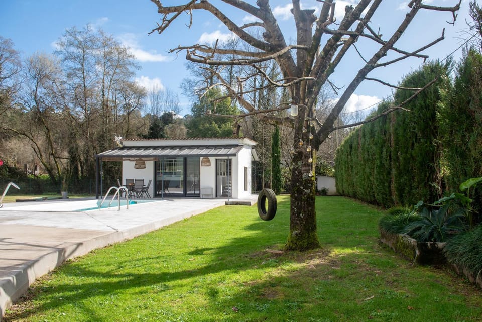 Property building, Garden, Swimming pool