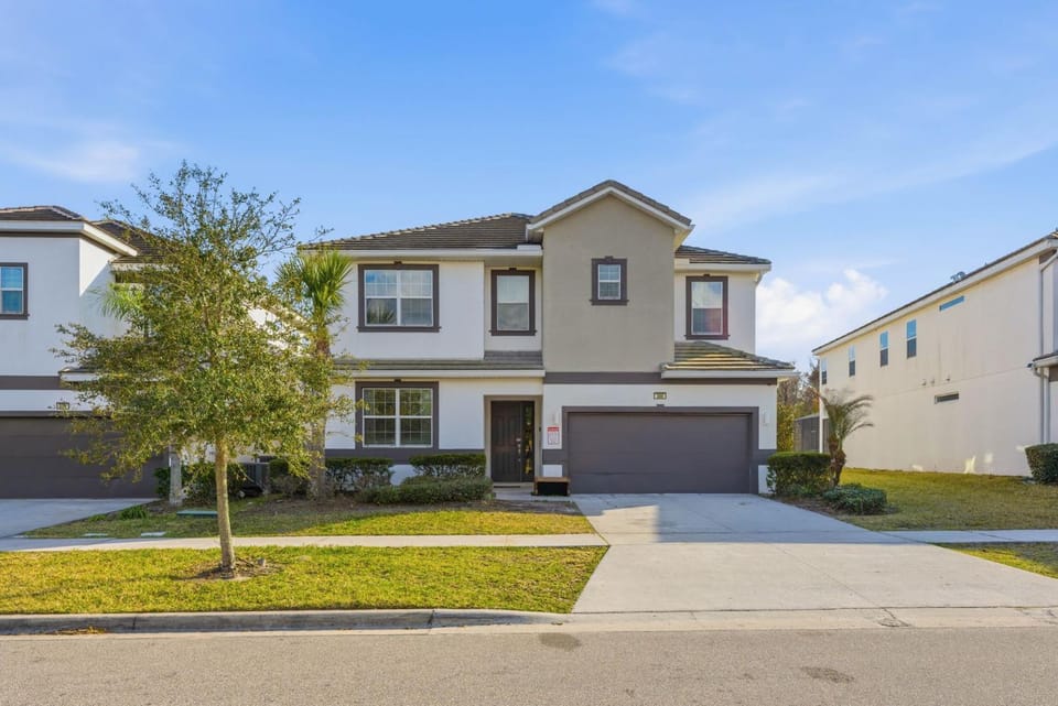 Chic Modern Escape 12BR Pool and Game Room House in Kissimmee