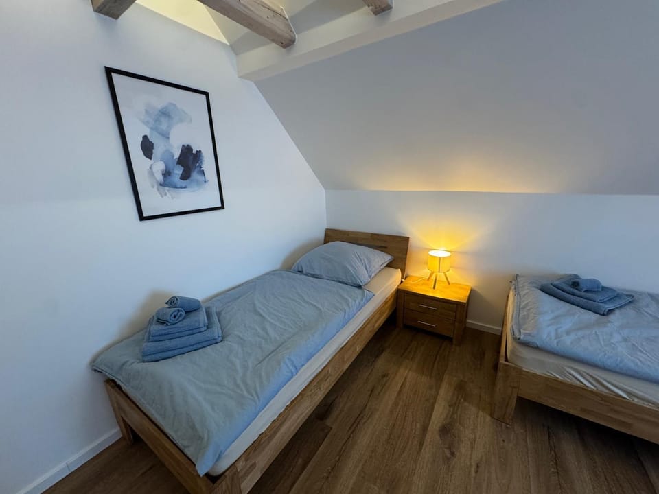 Bed, Bedroom, towels, towels, wardrobe