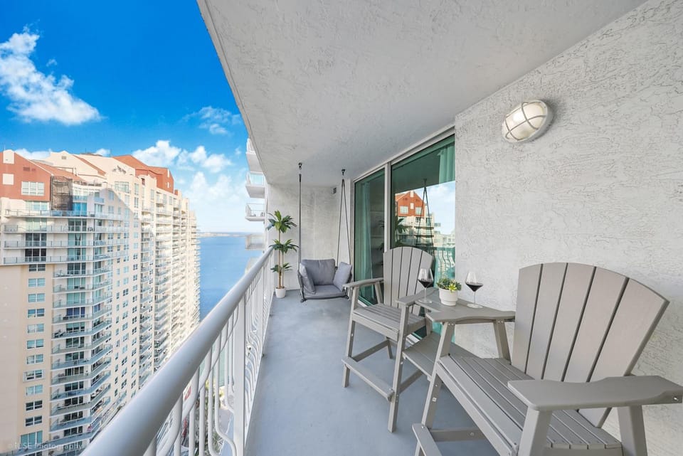 View (from property/room), Balcony/Terrace, City view