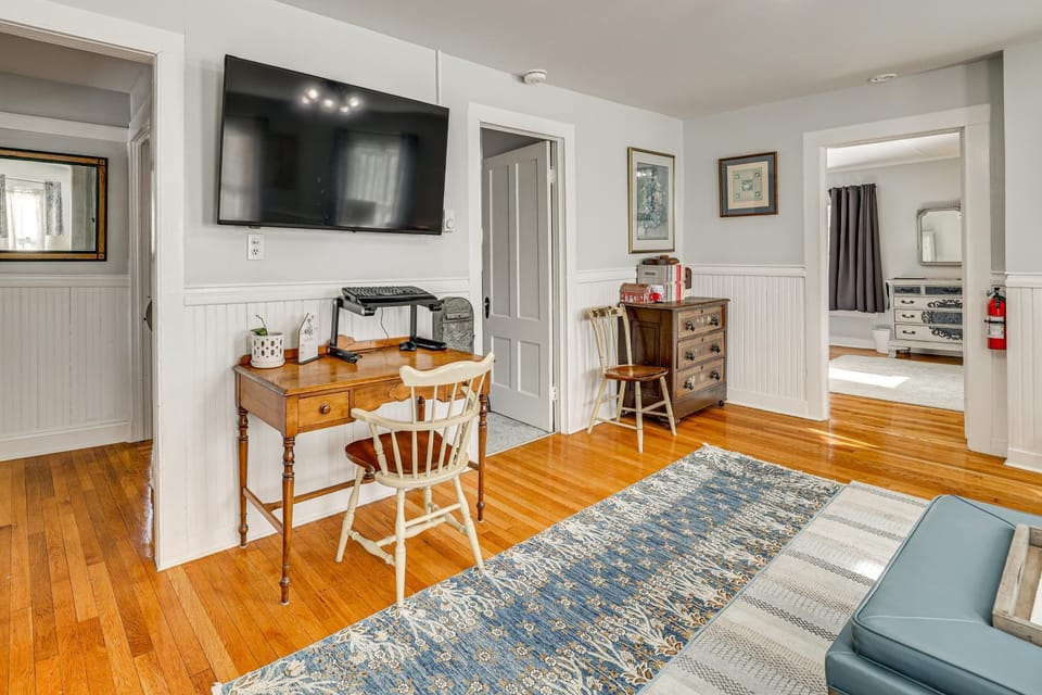 Easy Beach Access! New London Apt w/ Kitchenette Apartment in New London