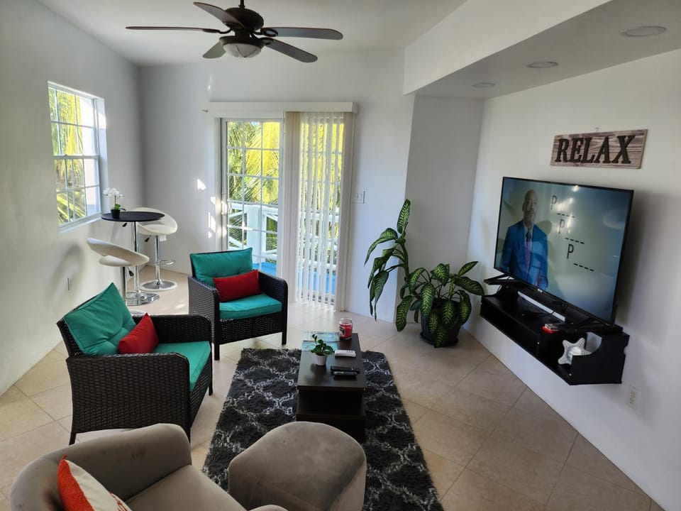Penthouse Suite - Chez Mango Villa Apartment in Leeward Islands