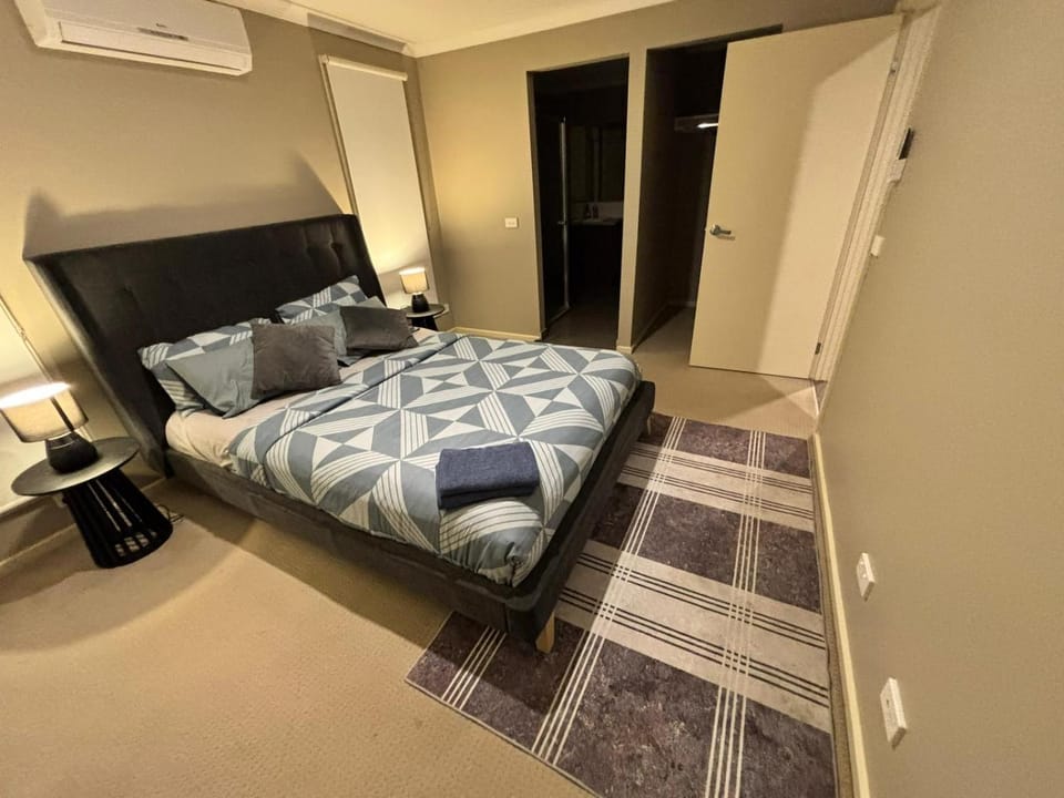 Modern Cobblebank Family Home with Double Garage House in Melton