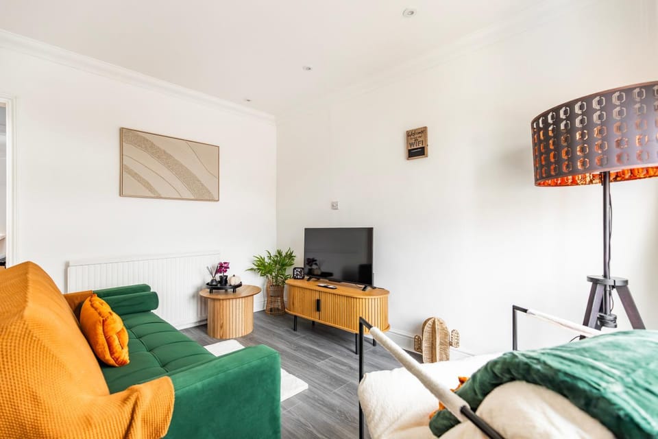 Workers Stay NorwichParkingKitchenSleeps 6 House in Norwich