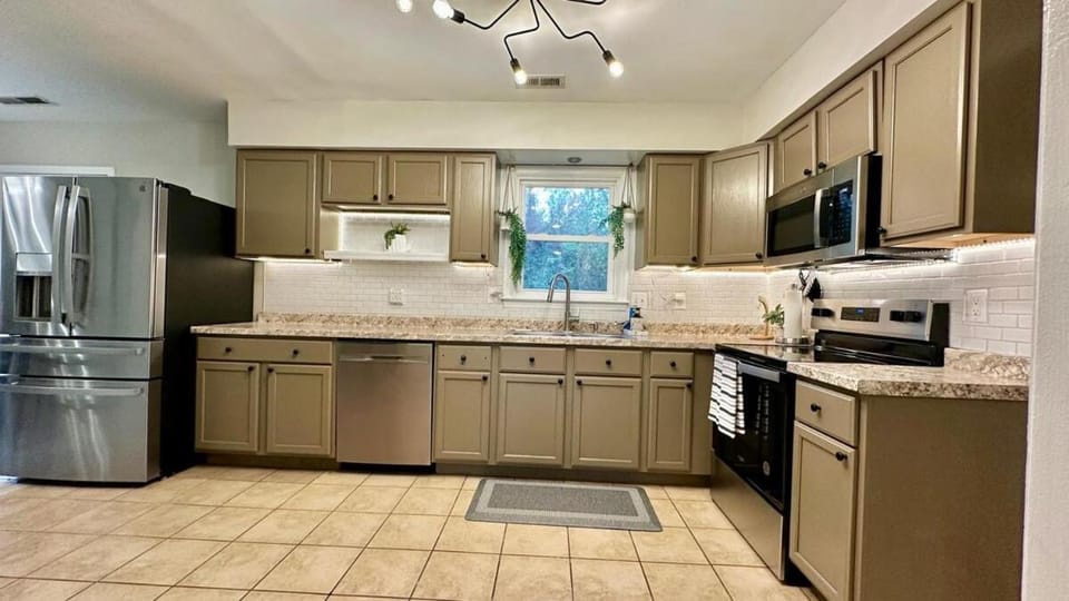 2200SQFT Coastal home on half Acre House in Jacksonville