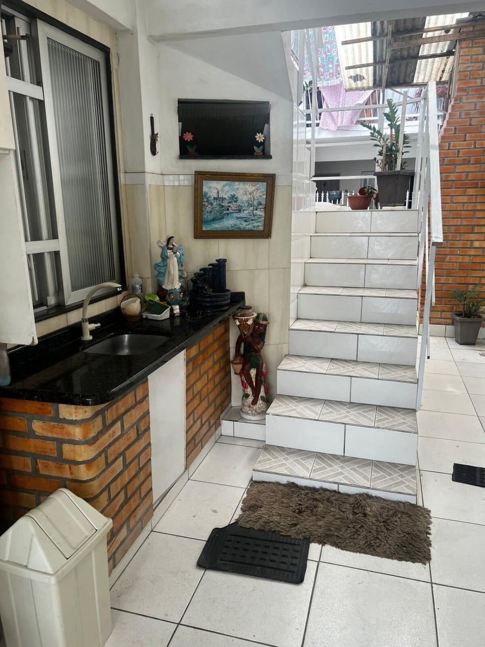 2 bedroom house, 700m from the sea in downtown BC, casa de 2 quartos centro de BC House in Camboriú