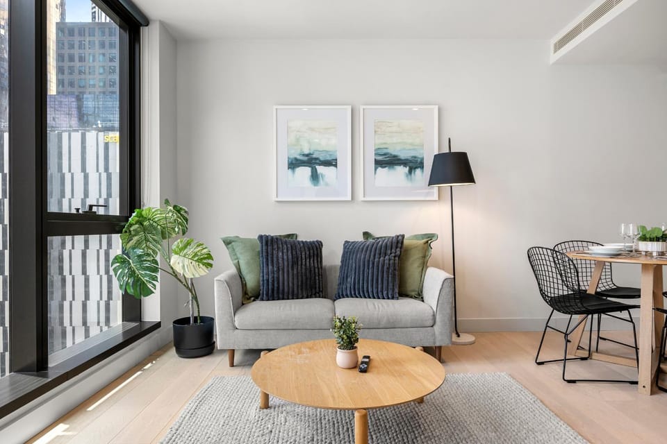 Super Central & Modern 2BR with Pool, Sauna, Gym Apartment in Melbourne