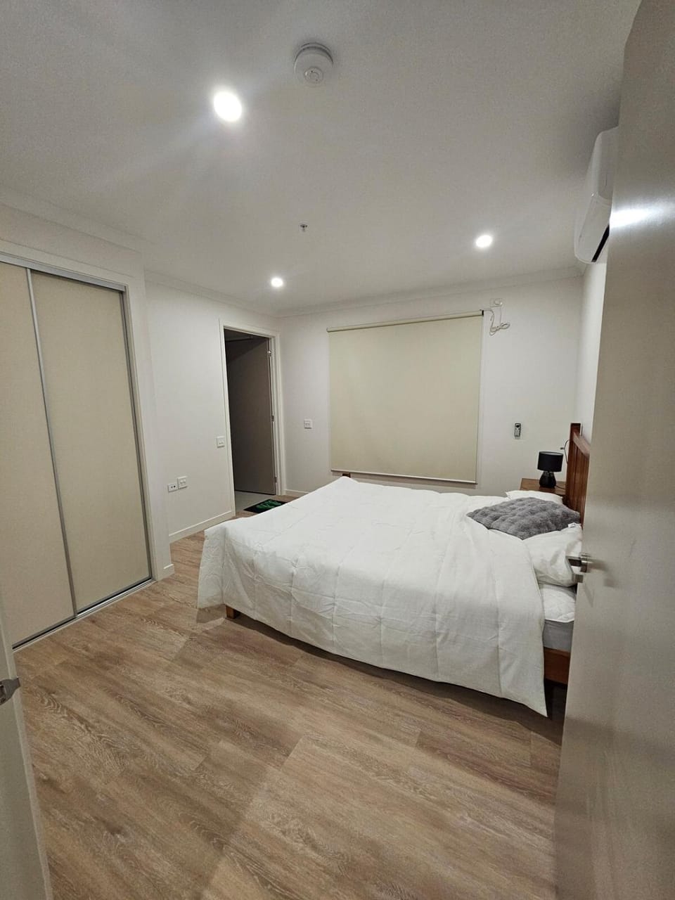 Modern 4-Bedroom Home in Tarneit House in Melbourne