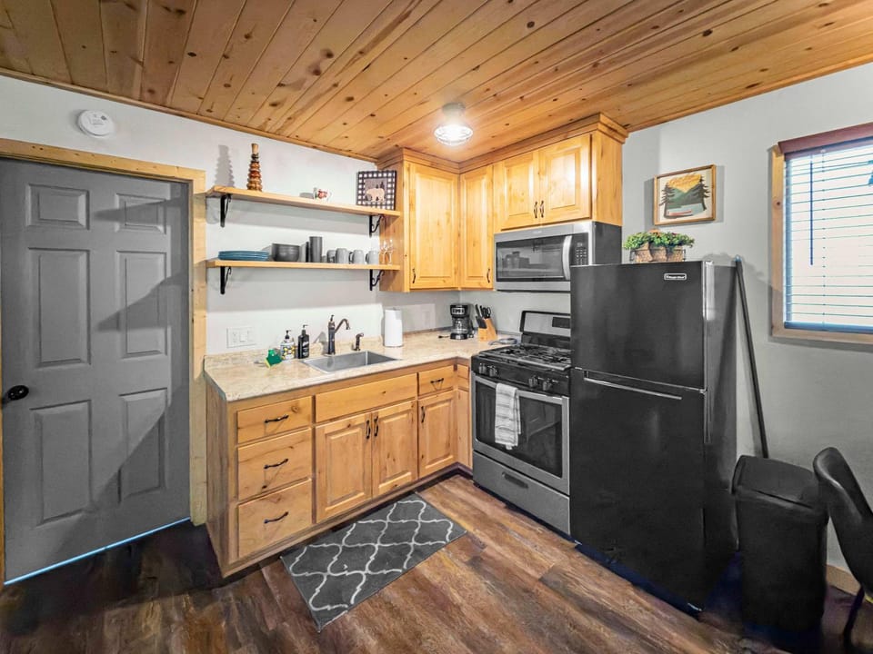 Holmes Hub Cabin Cabin in Southern California