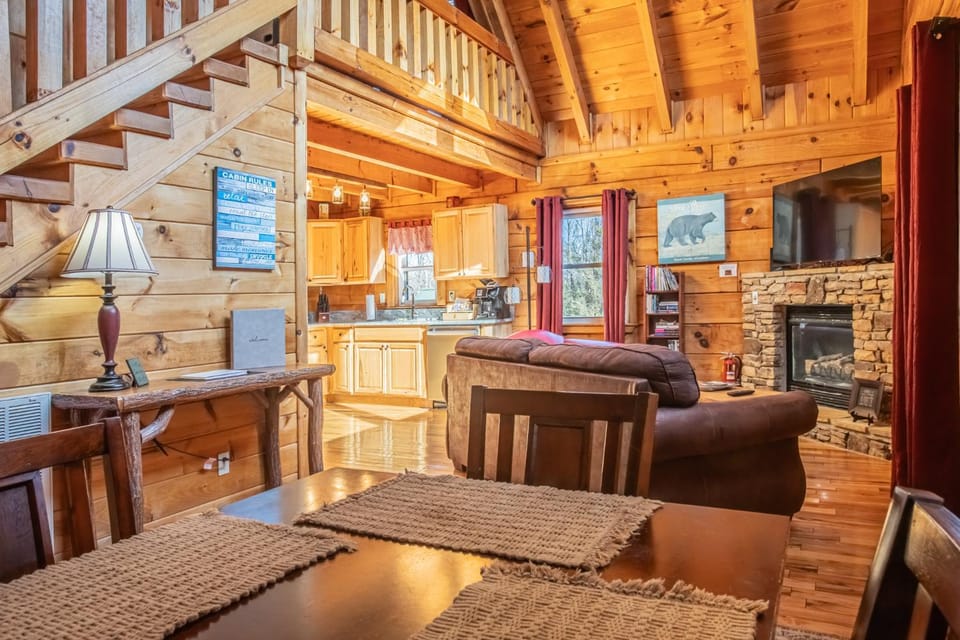 Kitchen or kitchenette, Living room, Seating area, Dining area, pet friendly