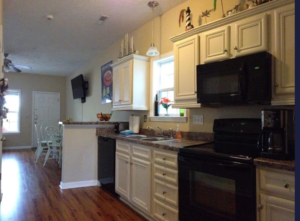Kitchen or kitchenette, kitchen