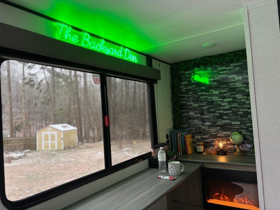 Seating area, Dining area