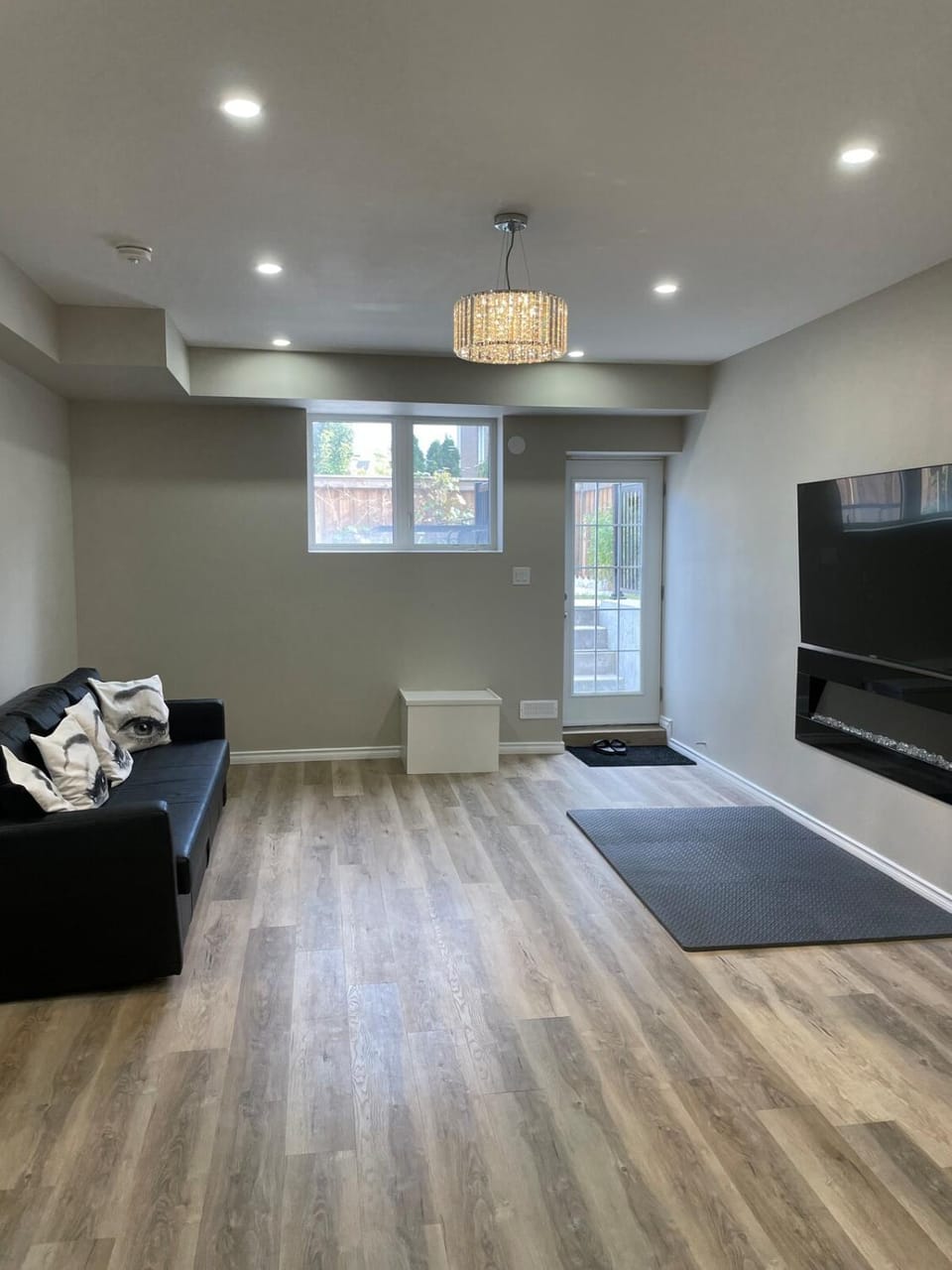 One bedroom and studio Basement Apartment unit sleeps 4 Apartment in Oakville