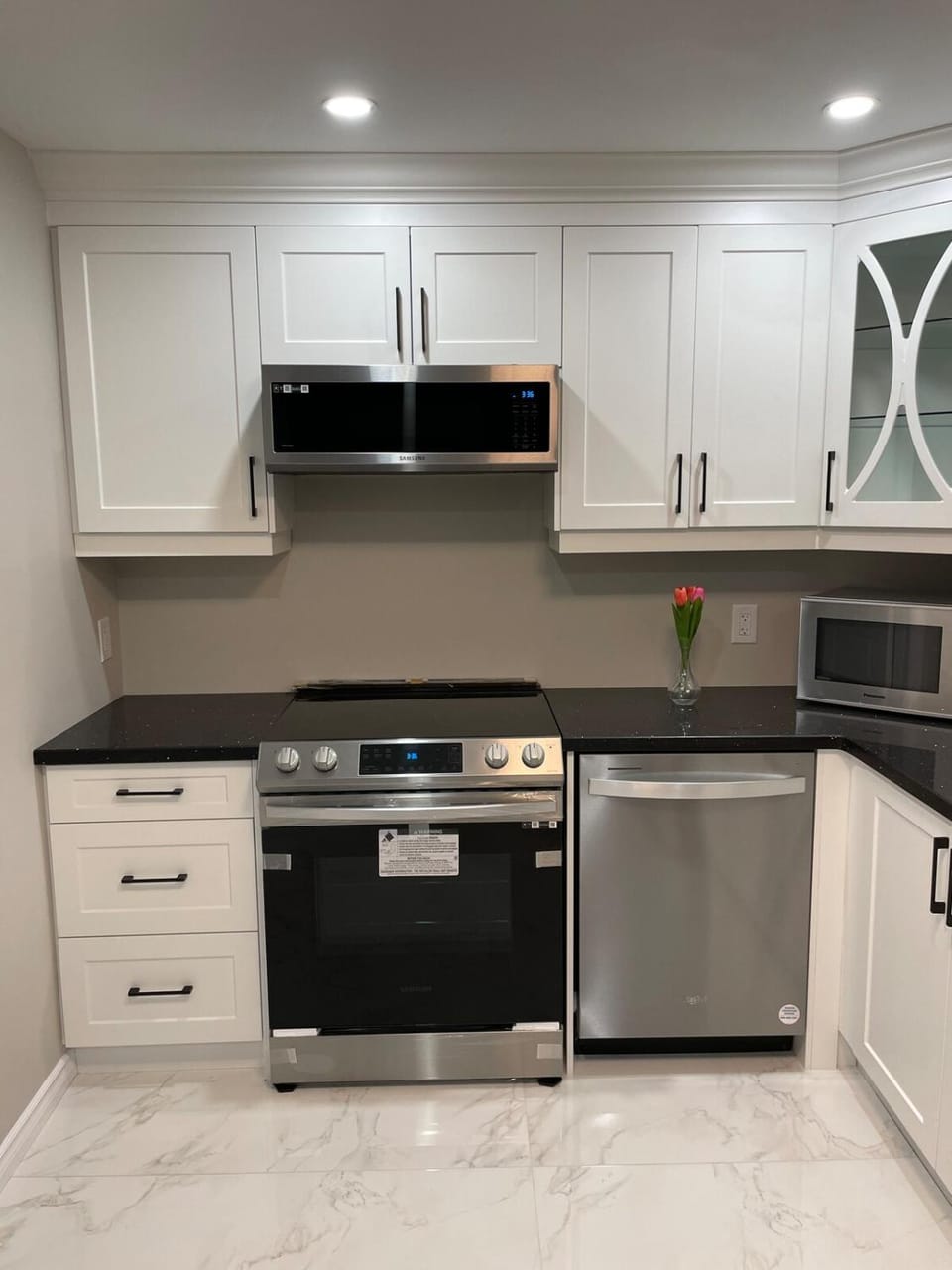 One bedroom and studio Basement Apartment unit sleeps 4 Apartment in Oakville