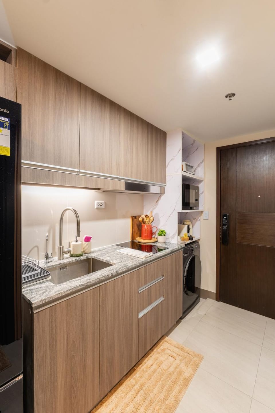 Cozy Modern Organic 1BR with Washer and WiFi Near BGC Apartment in Makati