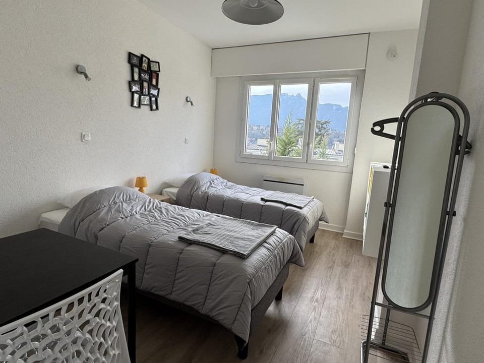 Studio calme centre-ville avec WIFI, animaux admis - FR-1-555-126 Apartment in Aix-les-Bains