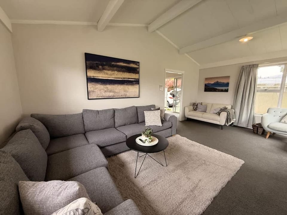 Mackenzie Mews Twizel Retreat - Walk to Town, Wi-Fi, Sleeps 6, Pets Ok House in Twizel