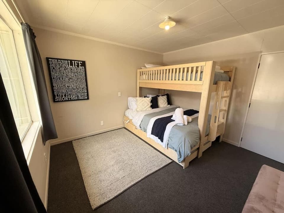 Mackenzie Mews Twizel Retreat - Walk to Town, Wi-Fi, Sleeps 6, Pets Ok House in Twizel