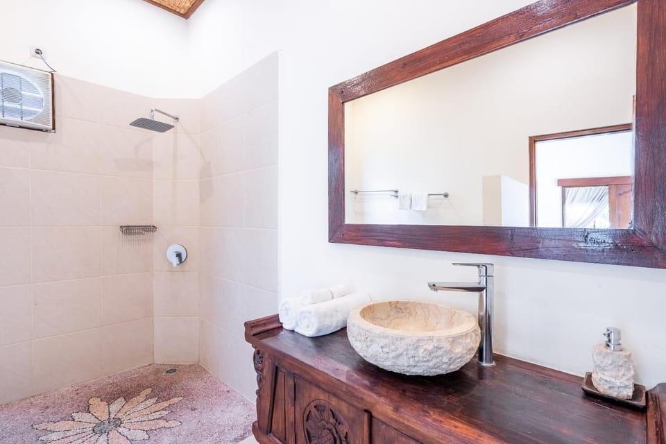 Bathroom, towels